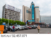 Офисный центр на Большой Тульской улице, 15. ИФНС № 6, № 10. Центральный аппарат, Управление Федеральной службы государственной регистрации, кадастра и картографии. Москва (2019 год). Редакционное фото, фотограф Александр Щепин / Фотобанк Лори