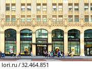 Sephora in New York. Shop of beauty products from top brands. New York City, USA (2019 год). Редакционное фото, фотограф Валерия Попова / Фотобанк Лори