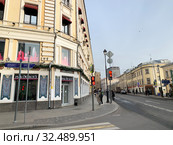Россия, Москва. Улица Маросейка осенью (2019 год). Редакционное фото, фотограф Овчинникова Ирина / Фотобанк Лори