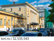 Никитский бульвар. Усадьба Луниных -  Музей искусства народов Востока.   Москва (2019 год). Редакционное фото, фотограф Александр Щепин / Фотобанк Лори