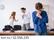 Divorcing family trying to divide child custody. Стоковое фото, фотограф Elnur / Фотобанк Лори