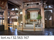 Interior of wooden hall of Senjokaku (Toyokuni) Shrine, pavilion of 1000 mats. It is unfinished Buddhist library. Itsukushima, Japan (2013 год). Редакционное фото, фотограф Кекяляйнен Андрей / Фотобанк Лори