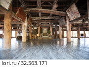 Interior of Senjokaku (Toyokuni) Shrine with wooden hall. It is unfinished Buddhist library. Itsukushima, Japan (2013 год). Редакционное фото, фотограф Кекяляйнен Андрей / Фотобанк Лори