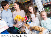 Family purchasing yoghurts in supermarket. Стоковое фото, фотограф Яков Филимонов / Фотобанк Лори