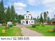 Оковецкий святой ключ. Часовня Иконы Божией Матери Оковецкая. Тверская область, Селижаровский район, Россия (2018 год). Редакционное фото, фотограф Елена Коромыслова / Фотобанк Лори