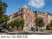 Riga, corner red brick house on Elizabetes street (2014 год). Редакционное фото, фотограф Юлия Бабкина / Фотобанк Лори