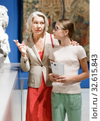 Woman and girl visiting museum. Стоковое фото, фотограф Яков Филимонов / Фотобанк Лори