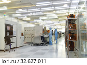 Moscow, Russia - Dec. 5.2019. Sterile Chip Box in Mikron - the largest plant for production of chips. Zelenograd. Редакционное фото, фотограф Володина Ольга / Фотобанк Лори