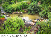 Село Лушники, Сузунский район, Новосибирская область, Западная Сибирь, Россия. Река Нижний Сузун с сельскими детьми на рыбалке (2019 год). Редакционное фото, фотограф Евгений Мухортов / Фотобанк Лори