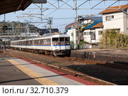 Electric train by West Japan Railway Company (JR West) comes to Miyajimaguchi Station. It is on Sanyo Main in Hatsukaichi, Hiroshima. Way to Miyajima island (2013 год). Редакционное фото, фотограф Кекяляйнен Андрей / Фотобанк Лори