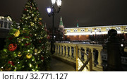 Christmas (New Year holidays) decoration in Moscow (at night), Russia-- Manege Square near the Kremlin (2019 год). Редакционное видео, видеограф Владимир Журавлев / Фотобанк Лори