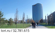 Городской парк в центре Ташкента. Tashkent City Hotel Hilton (2019 год). Редакционное видео, видеограф Marat Ubaydullaev / Фотобанк Лори