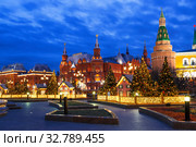 Новогодняя Москва, фестиваль "Путешествие в Рождество". Манежная площадь ночью. Россия (2019 год). Редакционное фото, фотограф Наталья Волкова / Фотобанк Лори