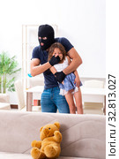 Child trafficking and abuse concept with small girl. Стоковое фото, фотограф Elnur / Фотобанк Лори