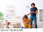 Angry father punishing his daughter. Стоковое фото, фотограф Elnur / Фотобанк Лори