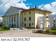 Муниципальное автономное учреждение культуры «Культурный центр «Теплоход». Город Бор, Нижегородская область (2017 год). Редакционное фото, фотограф Александр Щепин / Фотобанк Лори