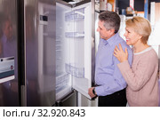 Mature couple select refrigerator in shop. Стоковое фото, фотограф Яков Филимонов / Фотобанк Лори