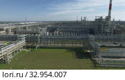 Aerial shot of oil refinery area. Стоковое видео, видеограф Данил Руденко / Фотобанк Лори