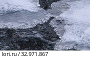 Video of openwork ice over the water of frozen river Pescherka in winter. Стоковое видео, видеограф Сергей Пристяжнюк (Serg Zastavkin) / Фотобанк Лори