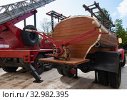 Ручная помпа на пожарной машине около здания главного управления МЧС России по Владимирской области. Город Владимир, улица Горького (2019 год). Редакционное фото, фотограф Макаров Алексей / Фотобанк Лори