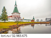 Никоновская и водовзводная башни. Валдайский Иверский монастырь. Новгородская область. Валдайский район. Остров Сельвицкий (2019 год). Стоковое фото, фотограф Сергей Афанасьев / Фотобанк Лори