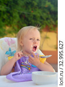 Little girl she has yogurt and soiled. Стоковое фото, фотограф Арестов Андрей Павлович / Фотобанк Лори