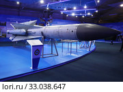 Зенитная управляемая ракета класса "земля-воздух", ЗУР С -200, экспонат парка "Патриот" (2020 год). Редакционное фото, фотограф Светлана Ясинская / Фотобанк Лори