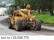 Road reclaimer Caterpillar asphalt road grinding and milling machine operating (2019 год). Редакционное фото, фотограф А. А. Пирагис / Фотобанк Лори