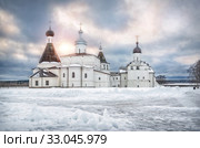 Храмы Ферапонтова монастыря и солнце temples in the Ferapontov Belozersky monastery and the sun (2020 год). Стоковое фото, фотограф Baturina Yuliya / Фотобанк Лори