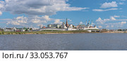 Панорама Казанского кремля с берега реки Казанки, Республика Татарстан (2015 год). Редакционное фото, фотограф Михаил Марковский / Фотобанк Лори
