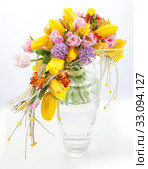 Colorful bouquet of spring flowers in vase. Стоковое фото, фотограф Iryna Hramavataya / PantherMedia / Фотобанк Лори
