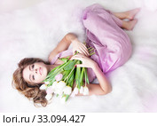 Pretty sexy gentle young woman with bouquet of fresh tulips. Стоковое фото, фотограф Iryna Hramavataya / PantherMedia / Фотобанк Лори