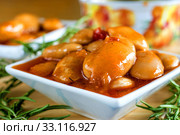 white giant beans in tomato sauce. Стоковое фото, фотограф Hans-Joachim Schneider / PantherMedia / Фотобанк Лори