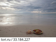 Beach on tropical island. Clear blue water, sand, clouds. Стоковое фото, фотограф Volodymyr Melnyk / PantherMedia / Фотобанк Лори