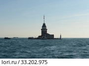Девичья башня посередине пролива Босфор в городе Стамбуле, Турция (2019 год). Редакционное фото, фотограф Free Wind / Фотобанк Лори