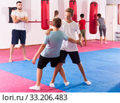 Kids practicing in pair self-protection. Стоковое фото, фотограф Яков Филимонов / Фотобанк Лори