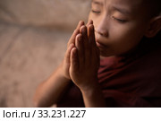 Close up Buddhist novice monks praying. Стоковое фото, фотограф Wong Sze Fei / PantherMedia / Фотобанк Лори
