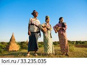 Group Asian Myanmar traditional farmers. Стоковое фото, фотограф Wong Sze Fei / PantherMedia / Фотобанк Лори