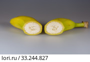 Banana Sliced in Half. Стоковое фото, фотограф Niklas Emmoth / PantherMedia / Фотобанк Лори