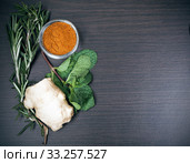Colorful spices and wooden cutlery. Стоковое фото, фотограф Erika Eros / Smarterpix / Фотобанк Лори