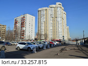 Двенадцатиэтажный блочный жилой дом II-18-31/12А. Улица Яблочкова, 21. Двадцатипятиэтажный монолитный жилой дом (жилой комплекс «Воронцовский посад»). Улица Яблочкова, 16. Бутырский район. Город Москва (2015 год). Редакционное фото, фотограф lana1501 / Фотобанк Лори