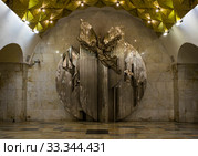 Москва. Метрополитен. Вестибюль станции "Авиамоторная" (2019 год). Редакционное фото, фотограф Литвяк Игорь / Фотобанк Лори
