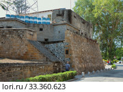 Крепость "Ворота Пафоса" и улица Пафу (Pafou). Никосия, Кипр (2019 год). Стоковое фото, фотограф Вадим Хомяков / Фотобанк Лори