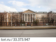 Институт биоорганической химии РАН (бывшее здание Института горного дела АН СССР) (2020 год). Стоковое фото, фотограф Victoria Demidova / Фотобанк Лори