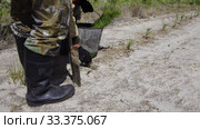 Рекультивация участка добычи нефти. Посадка саженцев сосны. Reclamation of an oil production site. Planting pine seedlings. (2015 год). Редакционное видео, видеограф Евгений Романов / Фотобанк Лори