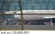 Airplane taxiing before departure (2017 год). Редакционное видео, видеограф Игорь Жоров / Фотобанк Лори