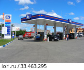 Автомобильная заправочная станция "ТНК". Егорьевская улица, 1. Город Орехово-Зуево. Московская область (2012 год). Редакционное фото, фотограф lana1501 / Фотобанк Лори