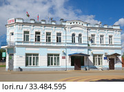 Здание администрации и управления Пенсионного фонда Мосальского района. Город Мосальск, Калужская область, Россия (2018 год). Редакционное фото, фотограф Елена Коромыслова / Фотобанк Лори