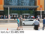 Вход в торгово-развлекательный центр Columbus,  Москва (2015 год). Редакционное фото, фотограф Малышев Андрей / Фотобанк Лори