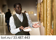 Outraged man in museum. Стоковое фото, фотограф Яков Филимонов / Фотобанк Лори